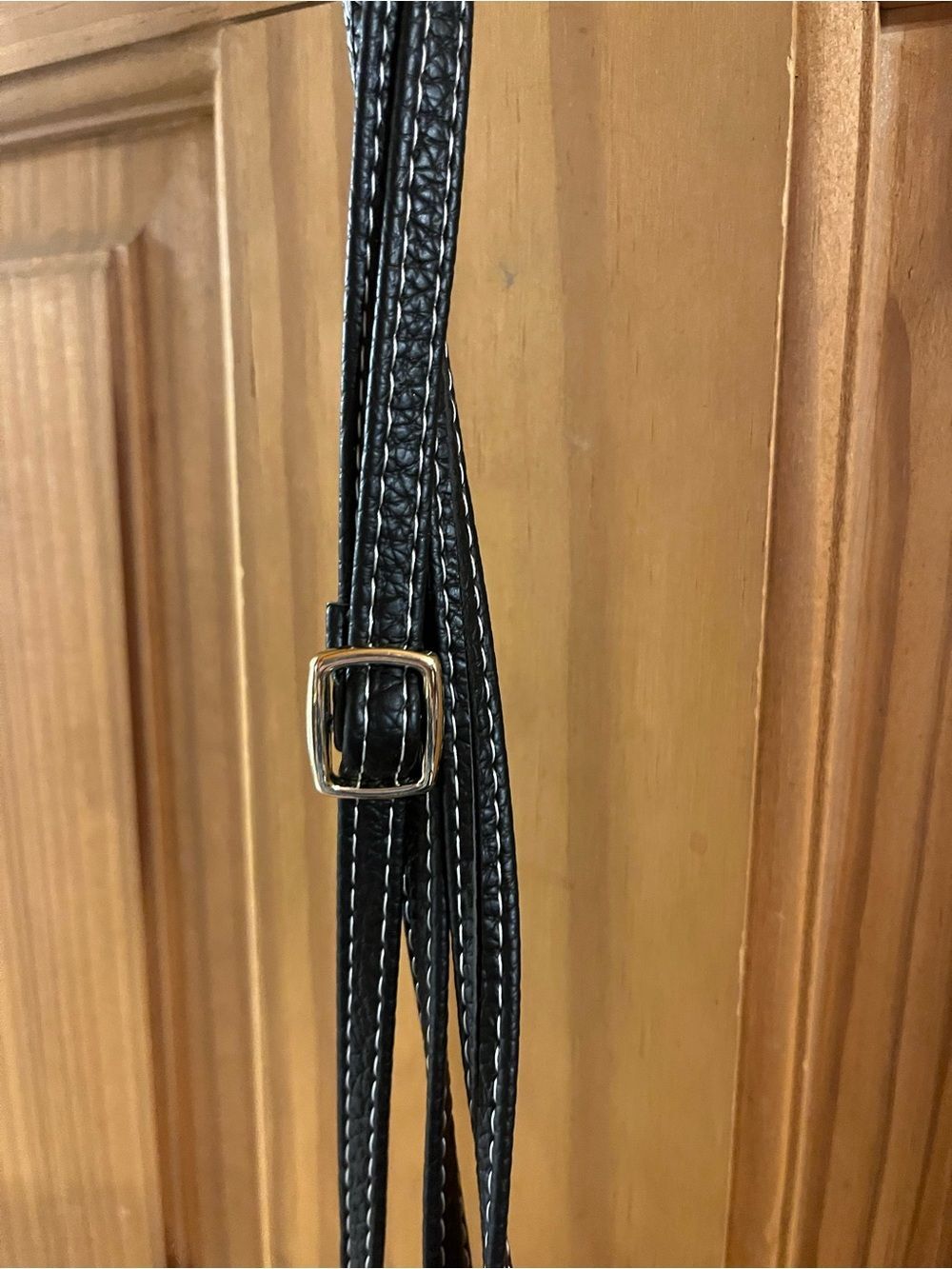 Compact Black Crossbody Bag with Contrast Stitching - Picture 3 of 12